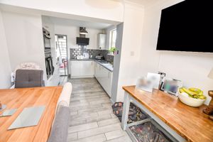 KITCHEN DINER- click for photo gallery